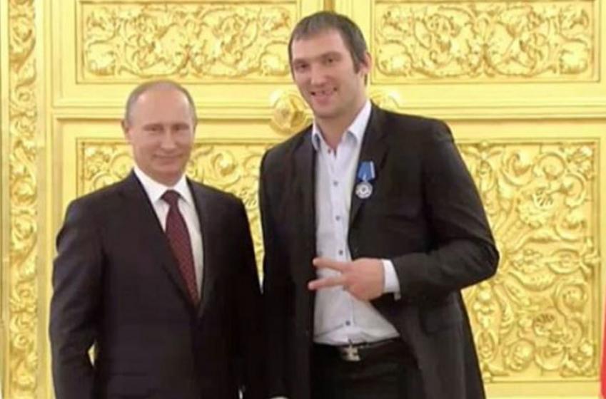 Would Ovechkin dare to visit Trump at the White House?! 
