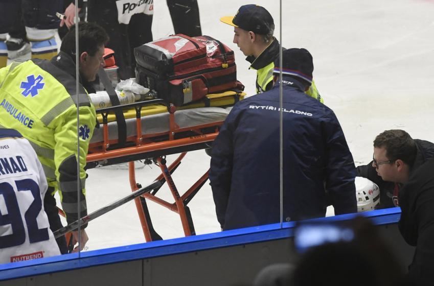 A bloodied Jagr needs help after scary hit leaves him concussed! 