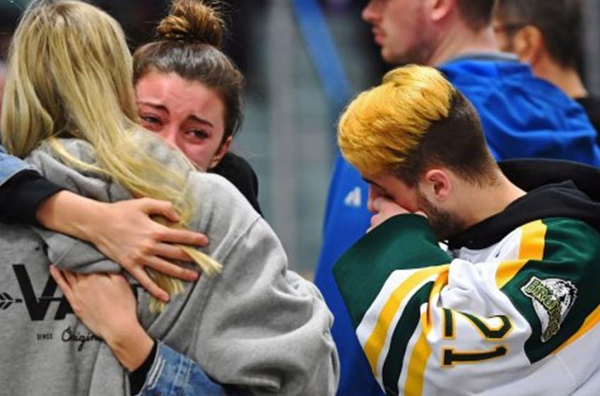 Former Humboldt Broncos memorialize deceased teammates with touching tribute